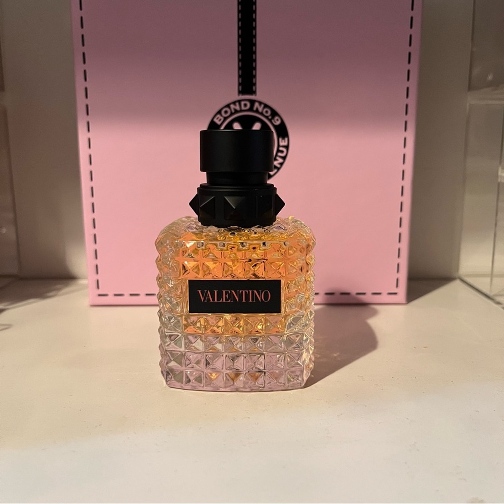 Valentino‎ Coral Fantasy read description